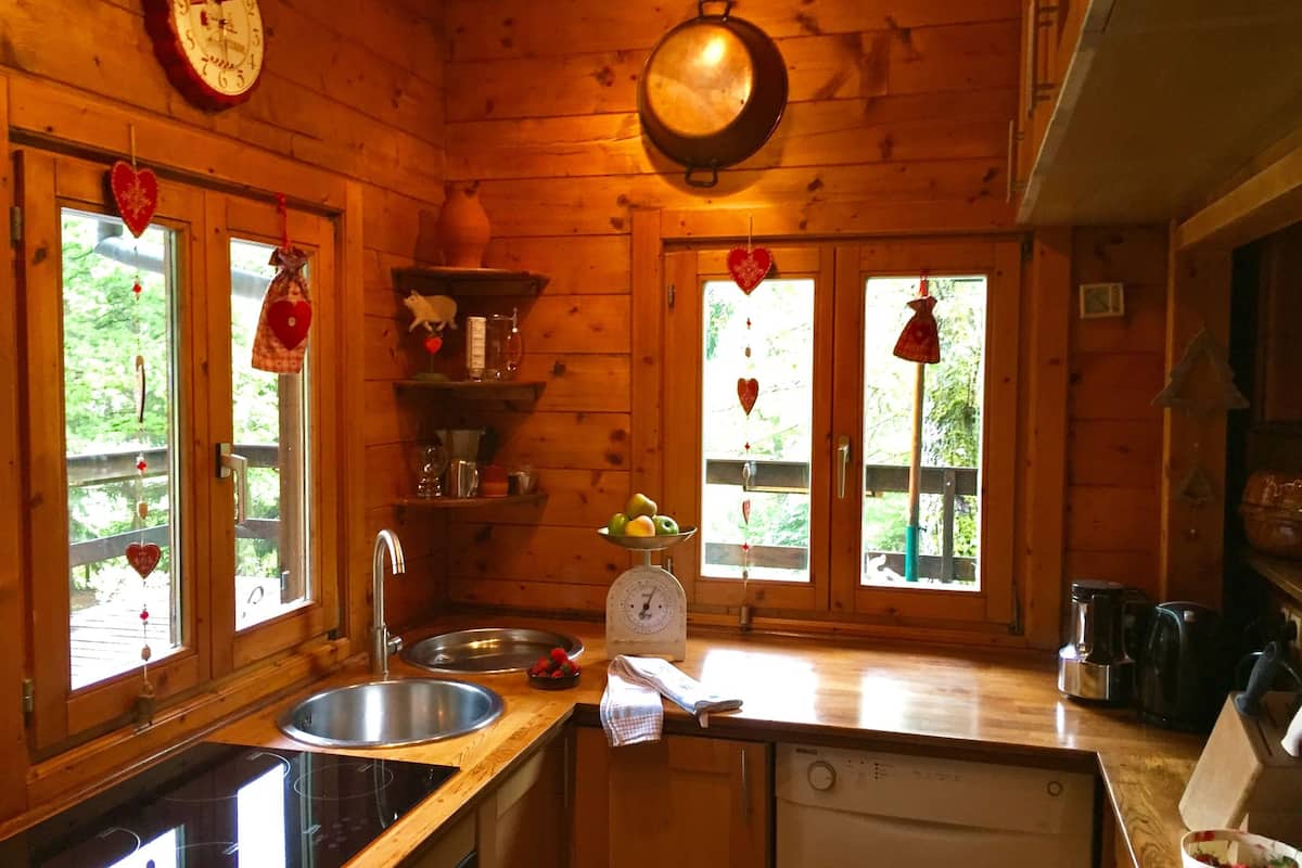 Kueche und Essbereich im Chalet
